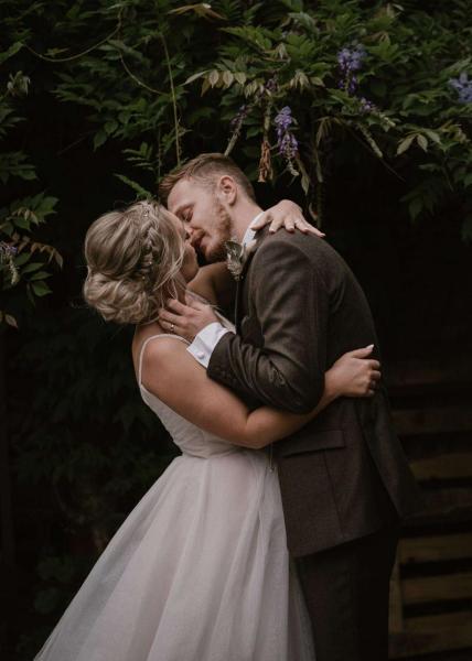 1_0019-220720-EB-Intimate-Wedding-at-the-Lamb-Inn-Devon-LM104686-Louise-May-Photography